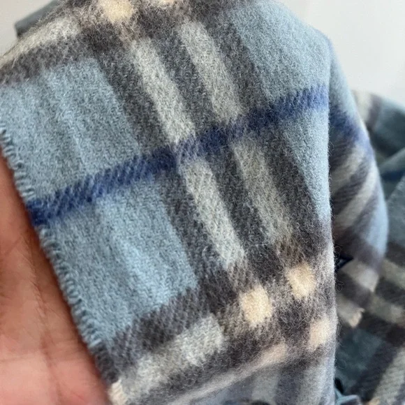 BURBERRY KID’S SCARF - Picture 4 of 6